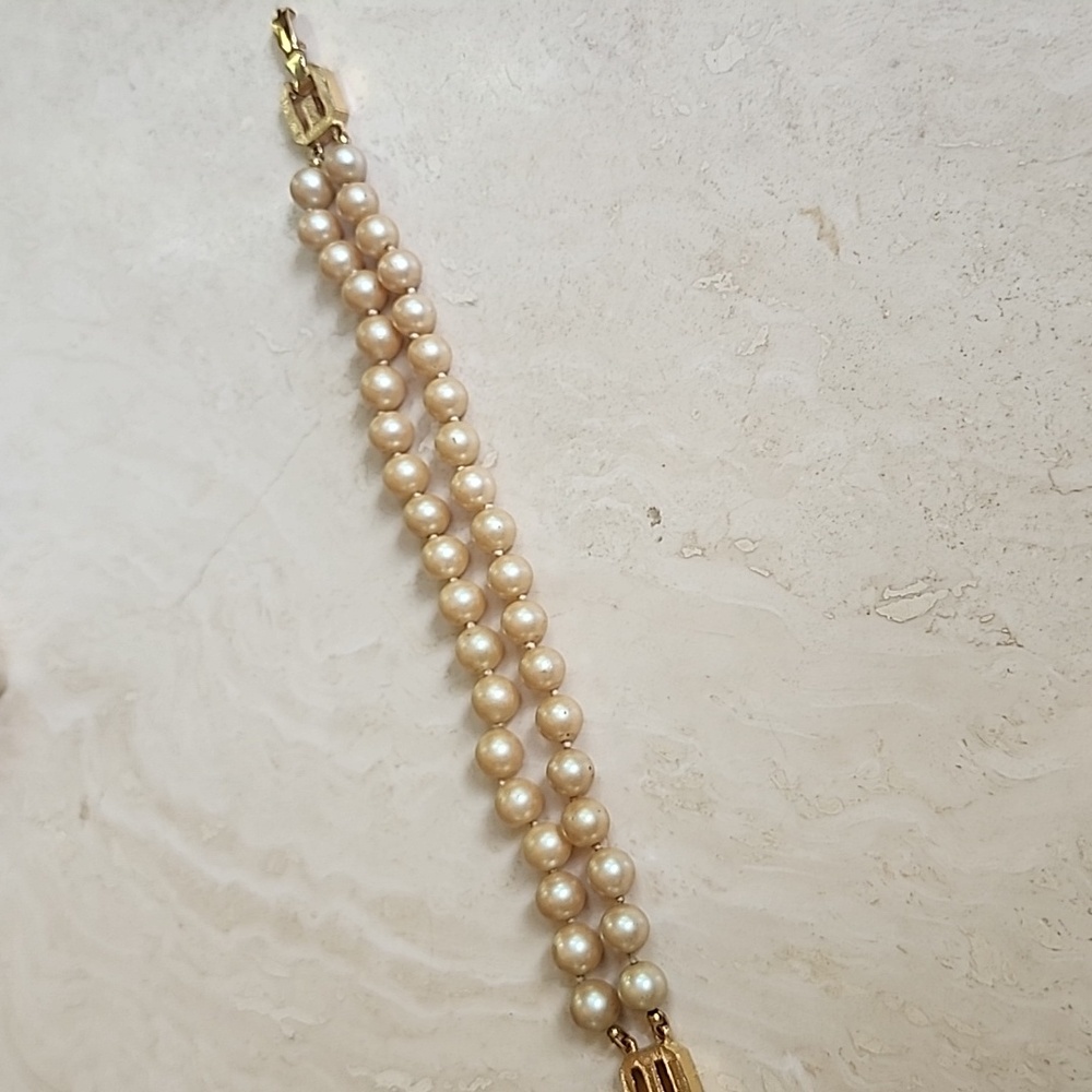 Givenchy 1977 Gold Faux Pearl Bracelet - Picture 7 of 7